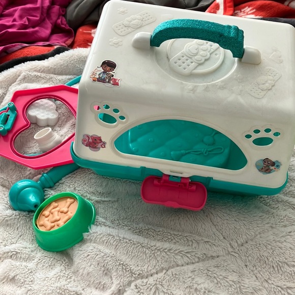 Disney | Toys | Disney Doc Mcstuffins Vet Set Pet Carrier With ...